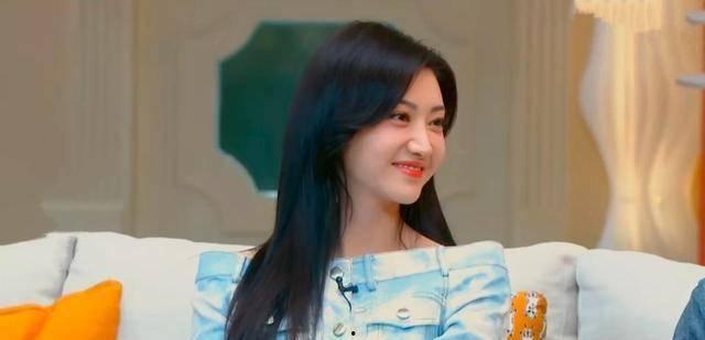 娱乐吃瓜君唐艺昕,娱乐圈的甜蜜瓜果，揭秘她的爱情与事业